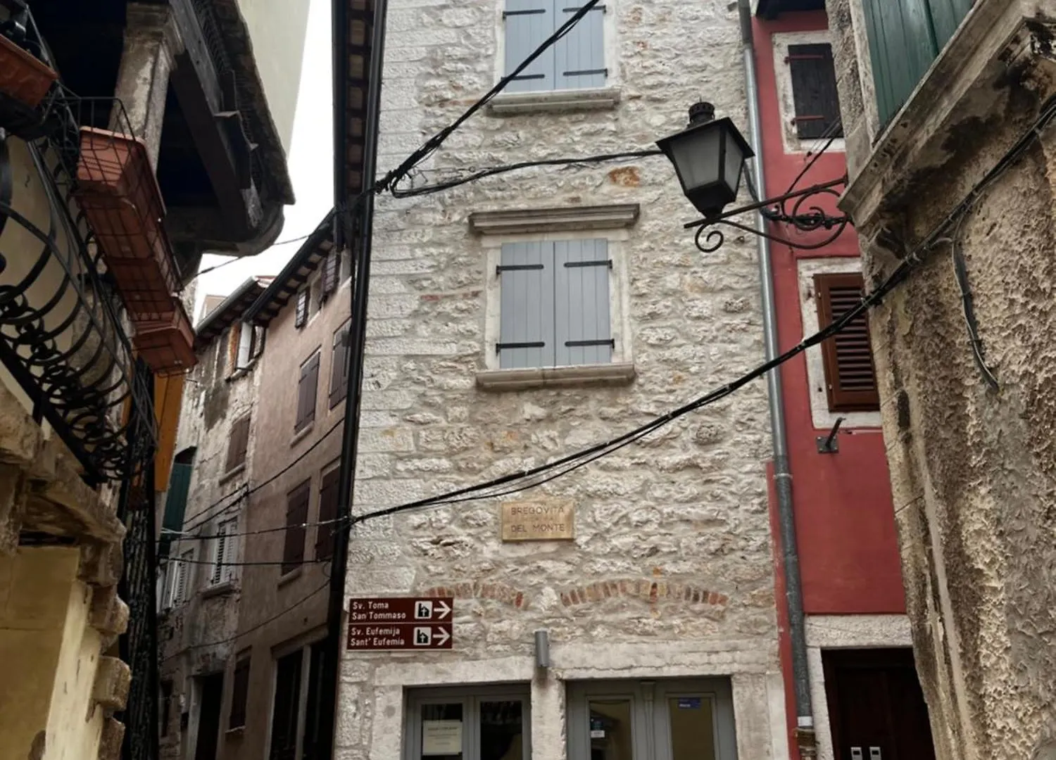 Studios Onethreefive Ρόβινι